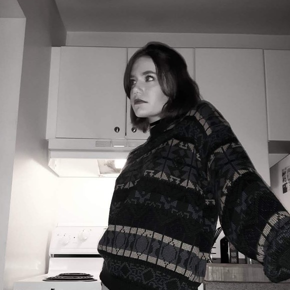 Meet your Posher, Elisabeth - Picture 1 of 3